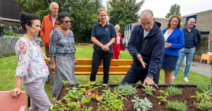 Burgemeester Aboutaleb opent belevingstuin in Hoek van Holland
